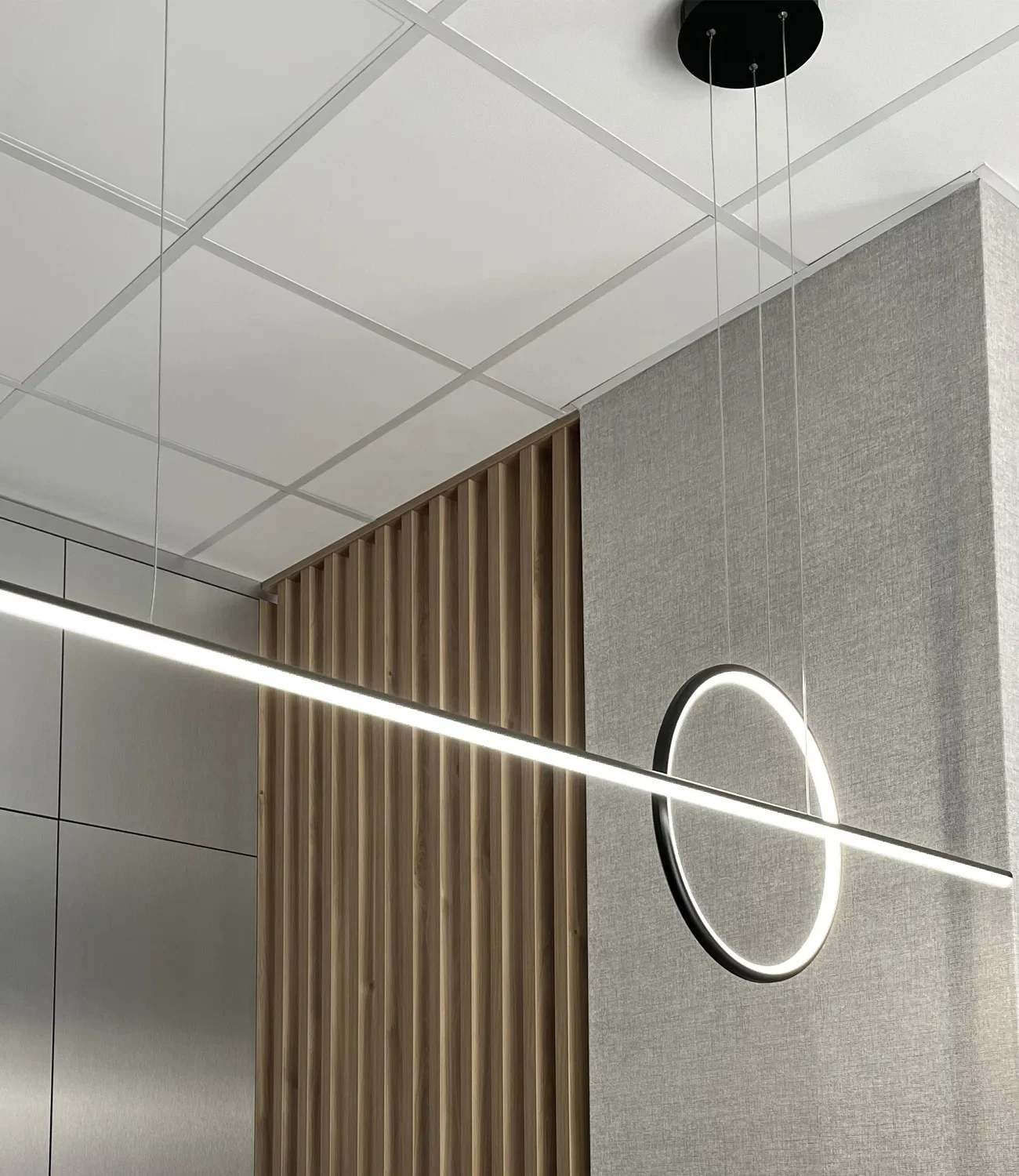 LED Lampe Geometrik in Schwarz – moderne Pendelleuchte fürs Büro. Jetzt entdecken