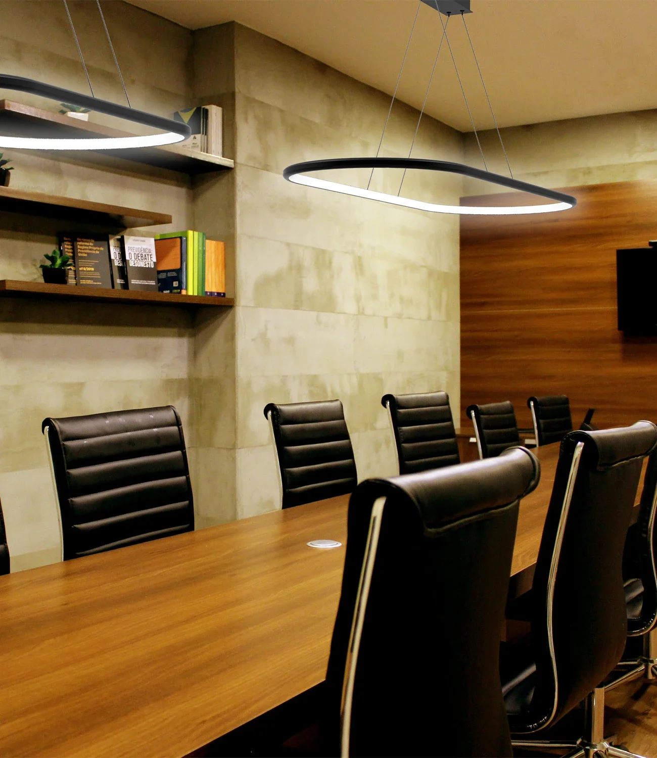 Elegante LED Lampe Ellipse – perfekte Pendelleuchte fürs Büro oder Konferenzraum. Jetzt ansehen