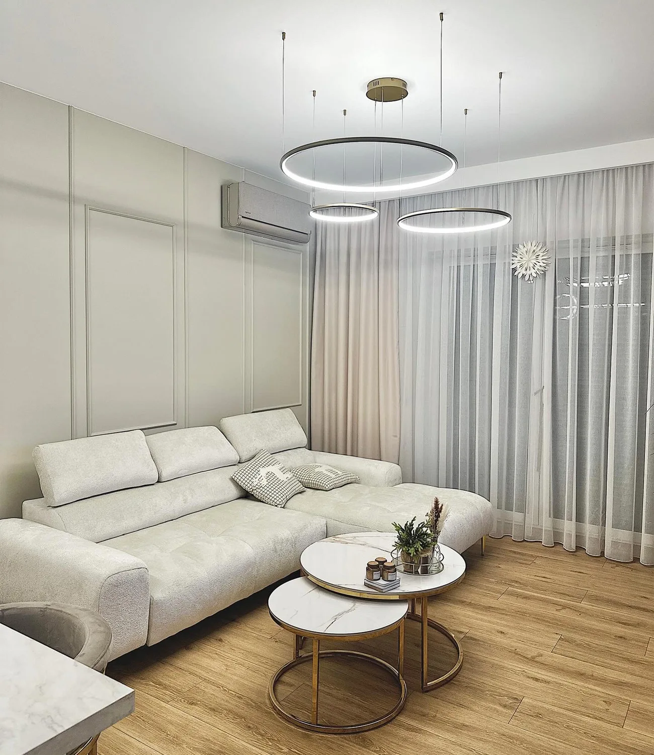 LED Orbit S Pendelleuchte im Wohnzimmer entdecken