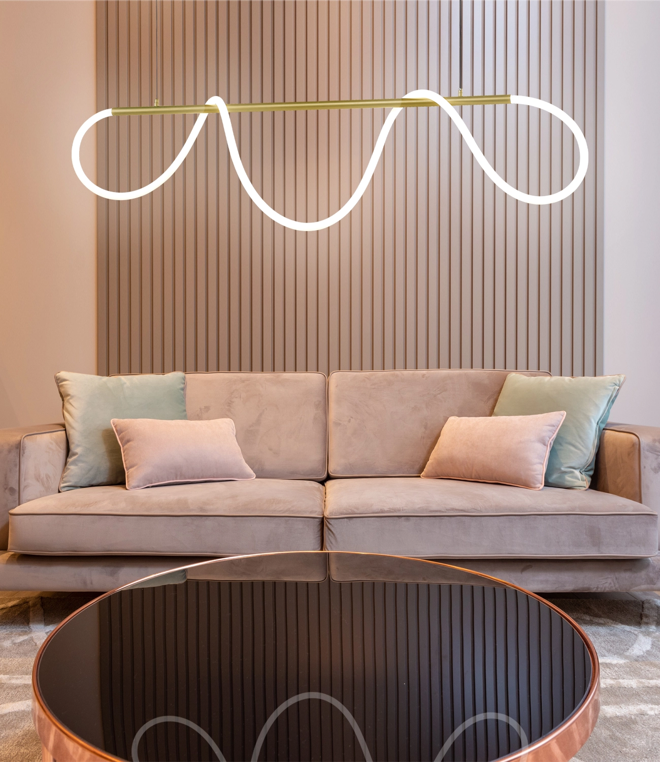 Designer LED Pendelleuchte Glowline mit elegantem Lichtband