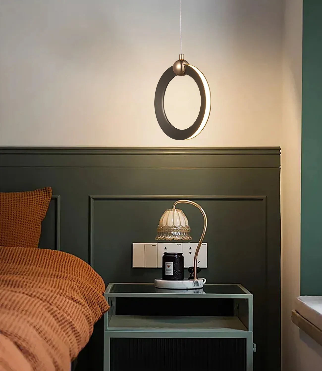 LED Ringleuchte Lunar Ring No.1 als stilvolle Nachttischbeleuchtung – zur Produktseite wechseln