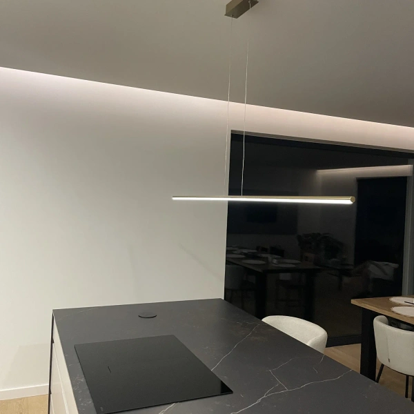 Moderne LED-Pendelleuchte LINE 100 cm Gold 3000K dimmbar LEDesign
